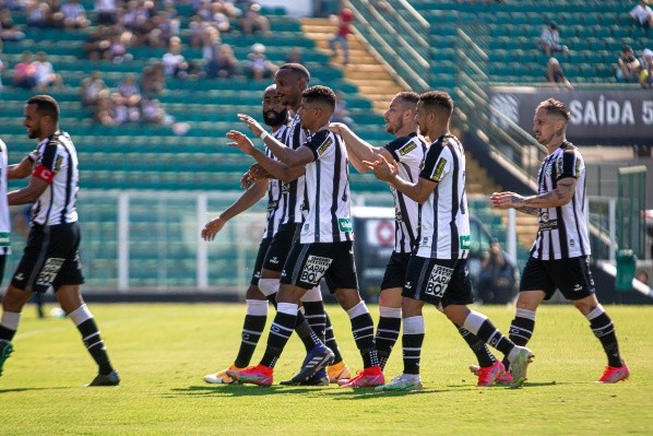 Foto: (Flickr Oficial Figueirense/Patrick Floriani/FFC) - Agora, o Figueirense quer repetir o mesmo desempenho atuando como visitante