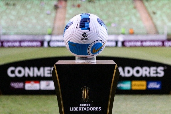 Fernando Moreno/AGIF/ Bola usada na Copa Libertadores. 