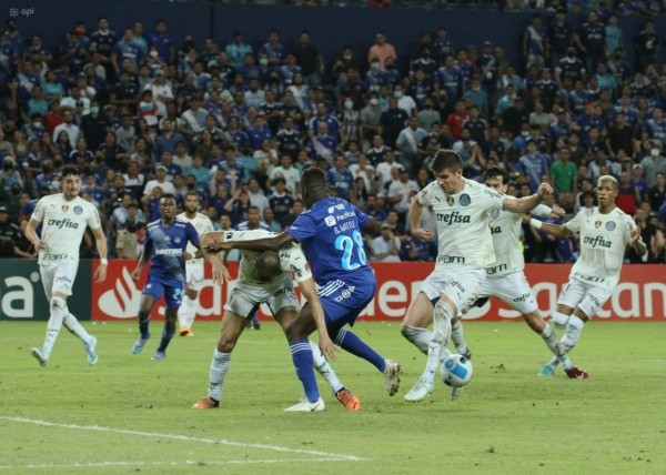  API/AGIF/ Palmeiras e Emelec em campo pelo Libertadores. 