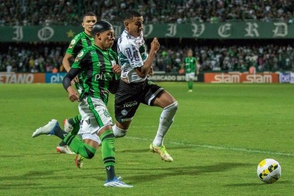 Foto: Robson Mafra/AGIF – José Hugo foi um dos destaques do Coxa contra o América-MG