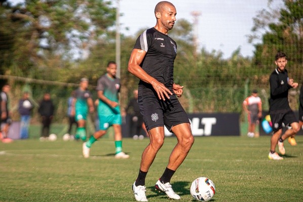 Foto: (Flickr Oficial Figueirense/Patrick Floriani/FFC) - Contratado em abril, Kadu pode fazer sua estreia no Figueirense neste sábado (21)