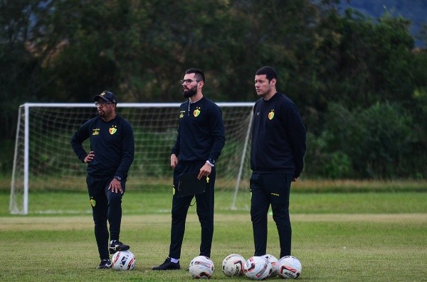 Foto: (Flickr Oficial Brusque/@opequenopassaro) - Luan Carlos vem trabalhando para implementar sua filosofia de jogo no Brusque