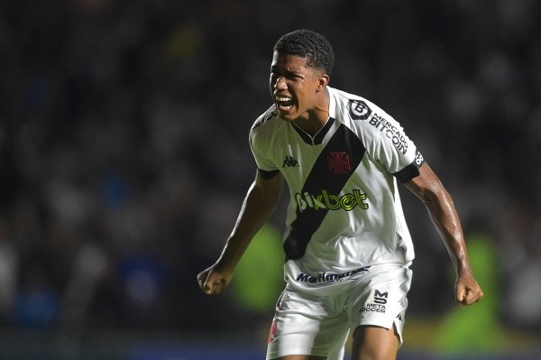 Andrey Santos está em situação contratual complicada no Vasco (Foto: Thiago Ribeiro/AGIF)