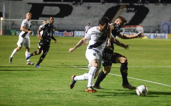 Rogério Capela/AGIF/ Ponte Preta em campo. 