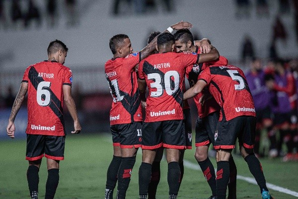 Foto: (Heber Gomes/AGIF) - O Atlético-GO ainda busca sua primeira vitória na Série A