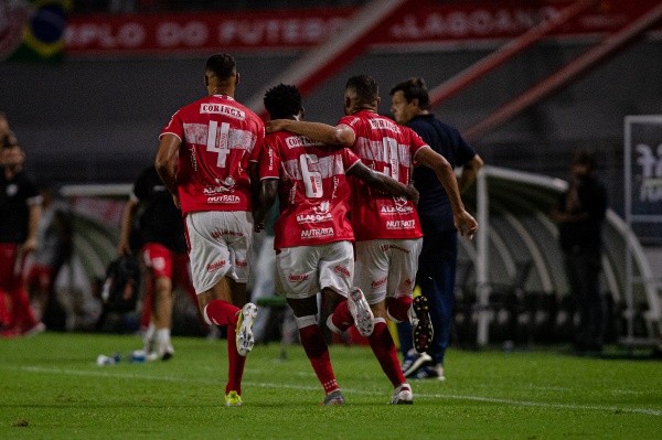 Foto: (Francisco Cedrim/AGIF) - Anselmo Ramon quer auxiliar o CRB a brigar pelas posições da parte de cima da tabela da Série B