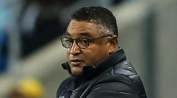 Roger Machado está pressionado no comando do Grêmio (Foto: Pedro H. Tesch/AGIF)