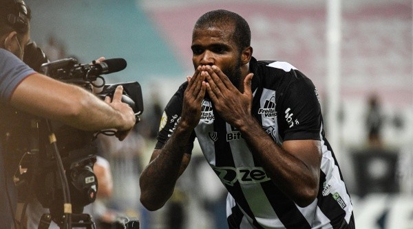 São Paulo tem interesse em Messias -  Foto: Kely Pereira/AGIF