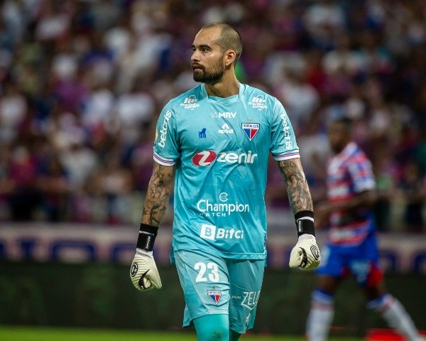 Foto: (Pedro Chaves/AGIF) - Max Walef deve voltar ao gol do Fortaleza