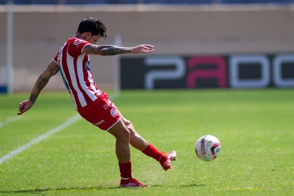 Marcos Zanutto/AGIF/ Jean Carlos em campo. 