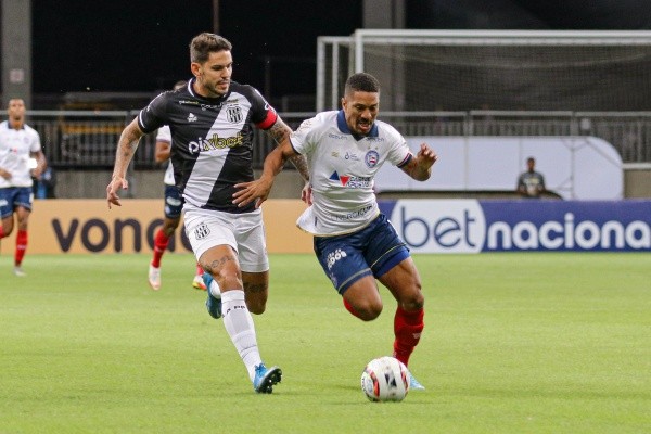 Renan Oliveira/AGIF/ Ponte Preta em campo pelo Bahia.