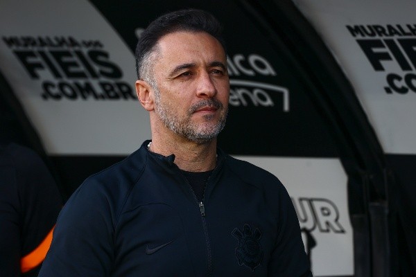  Marcello Zambrana/AGIF/ Vítor Pereira lidera o Brasileirão com o Corinthians. 