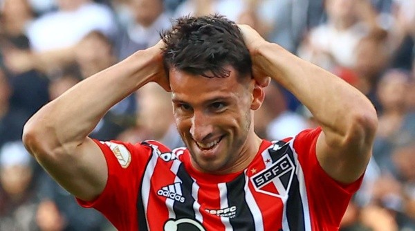 Calleri tem 15 gols na temporada no São Paulo (Foto: Marcello Zambrana/AGIF)