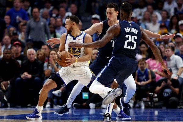 Tom Pennington/Getty Images/ Curry em quadra. 