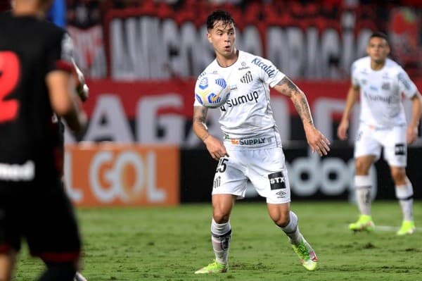 Foto: Ivan Storti/Santos – Zanocelo tem 25 partidas somadas pelo Santos em 2022 com quatro gols marcados