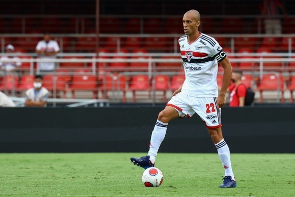 Miranda está em baixa no São Paulo (Foto: Marcello Zambrana/AGIF)