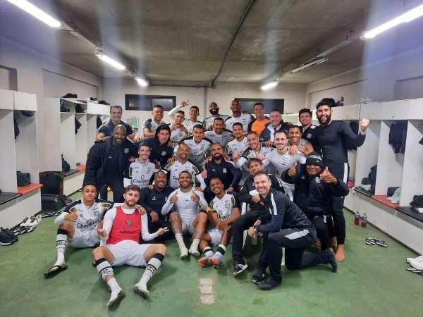 @john_leokj  / FFC/Figueirense após primeira vitória fora de casa.