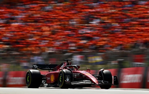 Clive Mason/Getty Images/ Ferrari revela o motivo pelo abandono de Charles Leclerc na Espanha. 