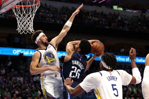  Tom Pennington/Getty Images/ Dallas Mavericks x Golden State Warriors: saiba onde assistir AO VIVO o quarto jogo das finais de conferência. 
