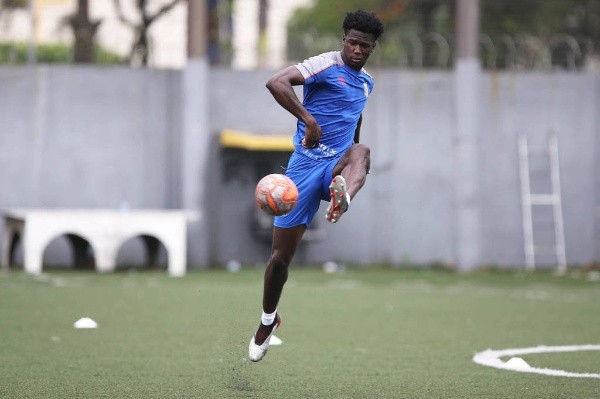Jackson Porozo em treino do Santos (Foto: PEDRO ERNESTO GUERRA AZEVEDO/Santos FC)