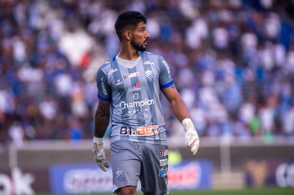Foto: (Francisco Cedrim/AGIF) - Marcelo Carné não está garantido pelo CSA para enfrentar o Novorizontino