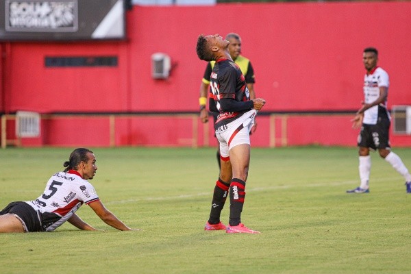 Foto: (Renan Oliveira/AGIF) - Gabriel Santiago também já passou por momentos difíceis no Vitória
