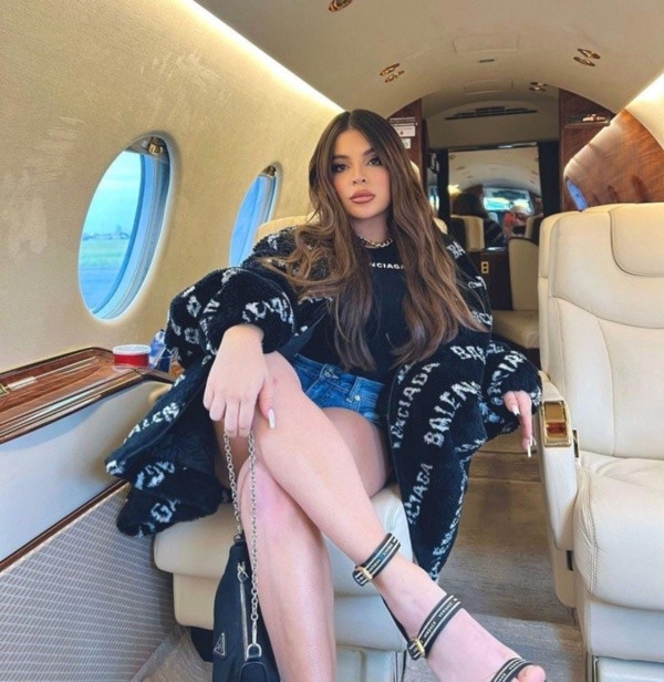 Reprodução/Instagram oficial de GKay - Gkay posa para as redes sociais.