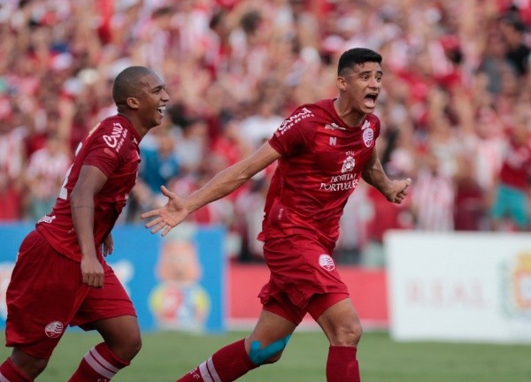 Caio Falcão/AGIF/ Camutanga em campo pelo Náutico. 