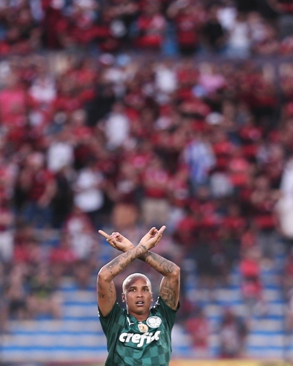 Foto:Ettore Chiereguini/AGIF     Deyverson na comemoração do gol que deu o bicampeonato das Américas ao Alviverde