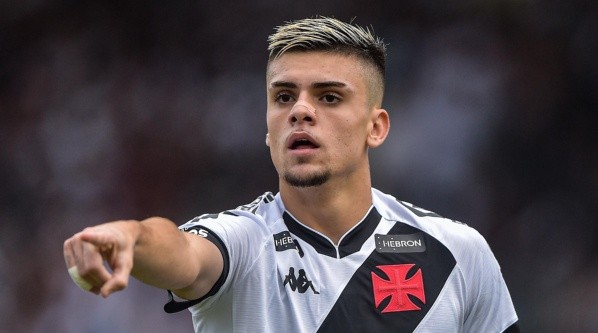 Gabriel Pec está sofrendo críticas no Vasco (Foto: Thiago Ribeiro/AGIF)
