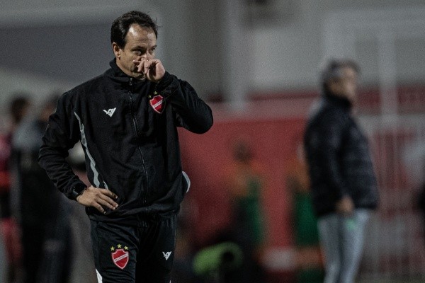 Foto: (Heber Gomes/AGIF) - Dado Cavalcanti está no início de seu trabalho no Vila Nova