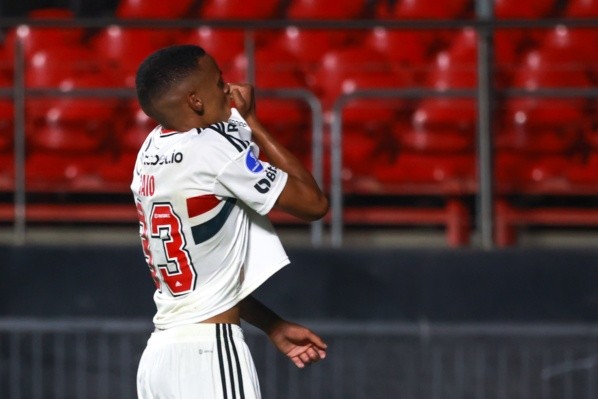 Marcello Zambrana/AGIF/ Caio comemorando gol no Morumbi. 