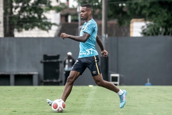 Foto: Flickr Oficial Santos FC/Ivan Storti | Lucas Pires vai renovar com o Santos até 2026