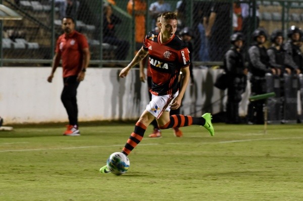 Foto: Mateus Bonomi/AGIF – Adryan está no radar do Sport para a temporada