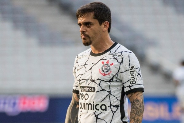 Fagner com a camisa do Corinthians (Foto: Robson Mafra/AGIF)