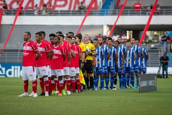 Foto: (Celio Junior/AGIF) - Pelo Alagoano, o CRB eliminou o CSA nos pênaltis
