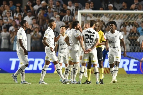 Foto: (Ivan Storti/Santos FC) - O Santos ficou na bronca com a arbitragem neste domingo (29)