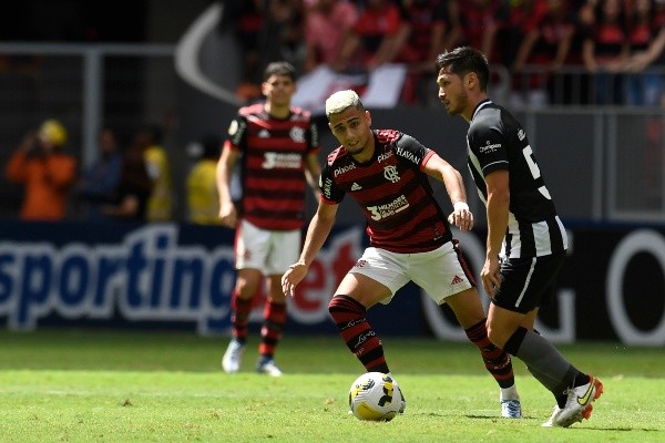 Mateus Bonomi/AGIF/ Willian Arão, Andreas Pereira e + 9; Paulo Sousa esboça Flamengo para buscar vitória em clássico. 