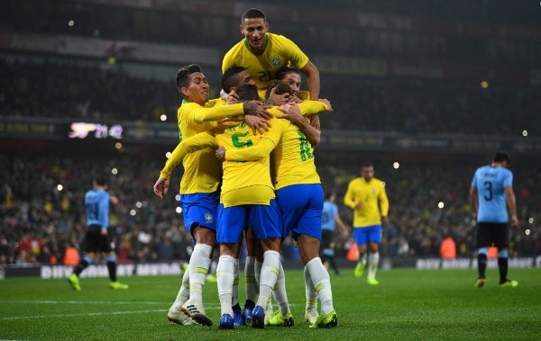 Mike Hewitt/Getty Images/ seleção brasileira em campo. 