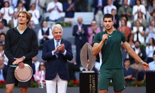 Clive Brunskill/Getty Images/ Alexander Zverev e Carlos Alcaraz em torneio na Espanha.