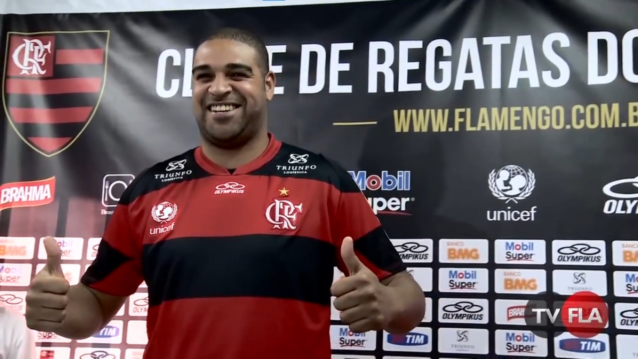 Foto: Reprodução Fla TV/YouTube – Adriano comemora feito de 13 anos atrás pelo Flamengo