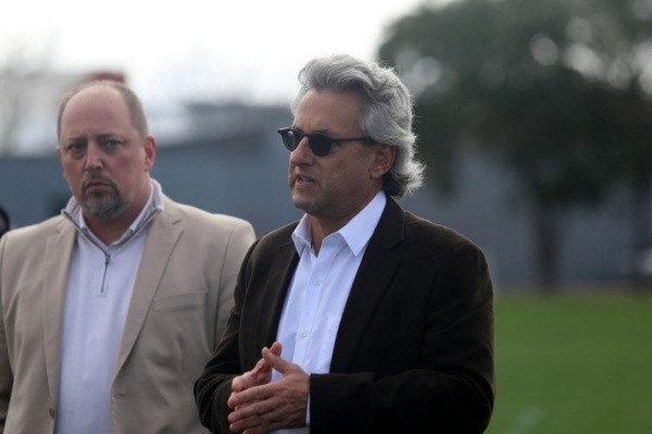 Foto: Ricardo Duarte / Internacional – Papaléo (à direita) assegurou, na última terça, que pagamentos estavam em dia no Inter