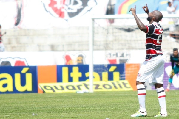 Agif/Clelio Tomaz – Grafite brilhou no Estádio Arruda nas suas passagens pelo Santa Cruz