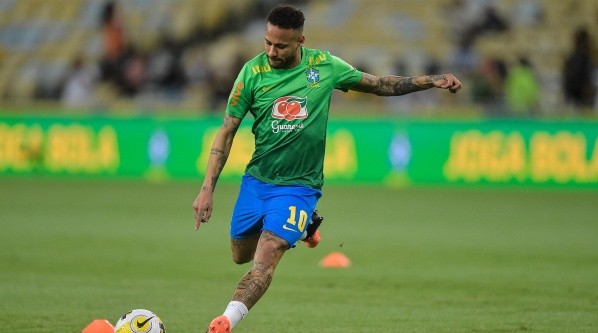 Neymar com a camisa da Seleção Brasileira (Foto: Thiago Ribeiro/AGIF)