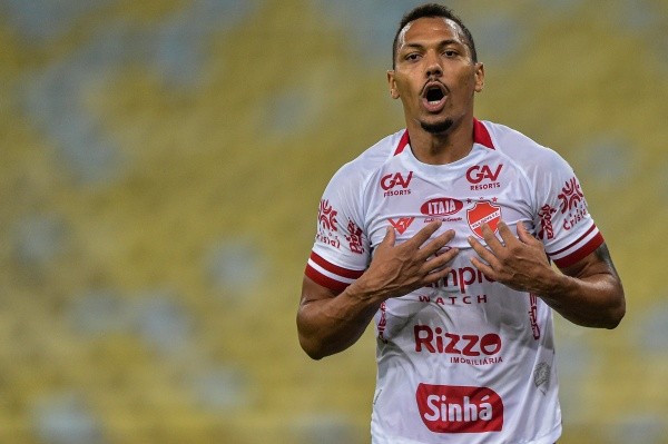 Agif/Thiago Ribeiro – Dado Cavalcanti tem dificuldade para escalar Vila Nova em jogo contra Guarani na Série B