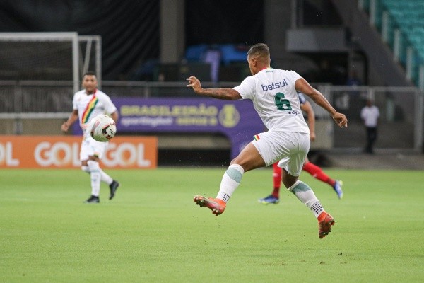 Foto: Renan Oliveira/AGIF – Lucas Hipólito irá receber nova oportunidade como titular