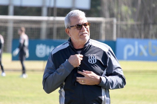 Twitter Reprodução Ponte Preta/ Ramon, Danilo Gomes e + 9; Hélio dos Anjos esboça Ponte Preta para buscar a vitória necessária contra o Sport. 