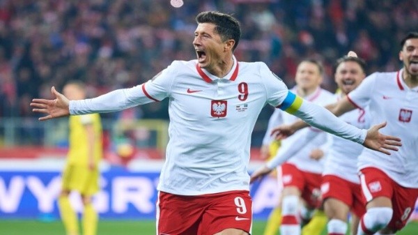 Adam Nurkiewicz/Getty Images/ Lewandowski x Bale: saiba onde assistir AO VIVO o duelo entre Polônia x País de Gales pela UEFA Nations League. 