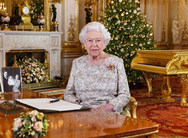 (Photo by John Stillwell - WPA Pool/Getty Images) - Rainha Elizabeth 2ª posa para uma foto.