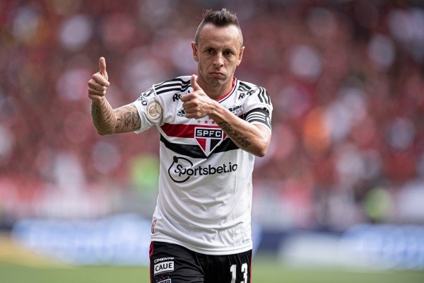 Rafinha atuou como zagueiro contra o Atlético-MG ( Foto: Jorge Rodrigues/AGIF) Rafinha atuou como zagueiro contra o Atlético-MG ( Foto: Jorge Rodrigues/AGIF)